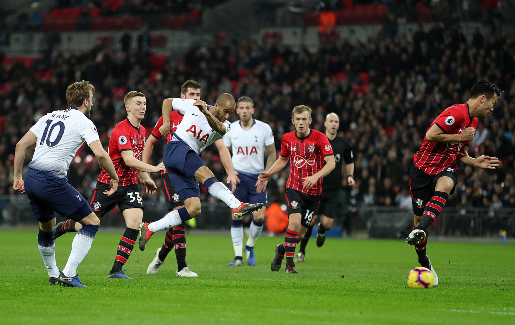 绿茵场上施 绿茵场上施